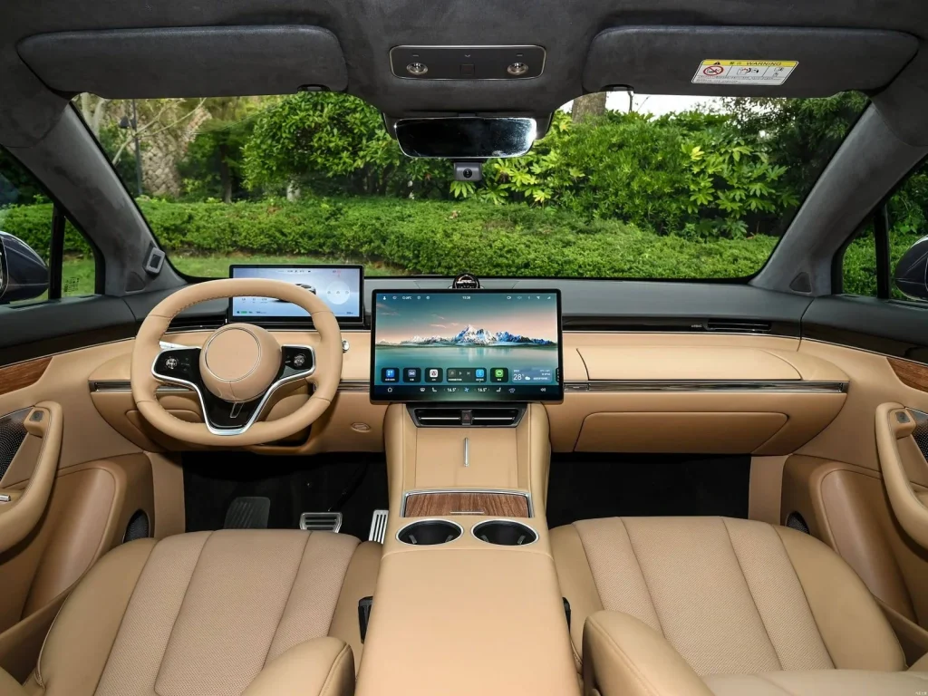 Luxeed presentó el R7 en el Auto Shanghái 2025