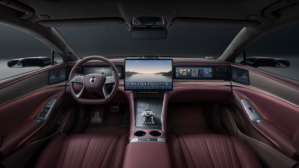 BYD pisa fuerte en Auto Shanghái 2025 con el Denza Z9 GT