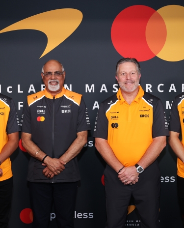 McLaren anuncia a Mastercard como su nuevo socio para la F1 2026