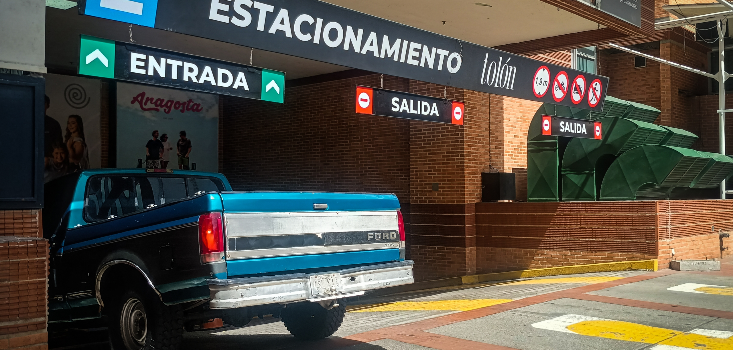Los estacionamientos en Caracas han causado quejas en los usuarios