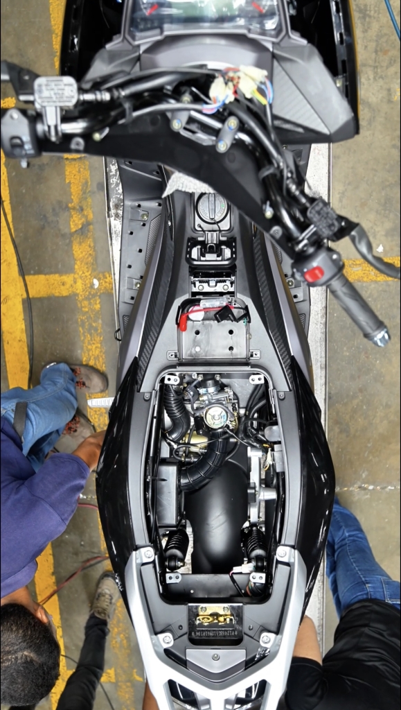 EK tiene proceso riguroso para el ensamblaje de sus motos