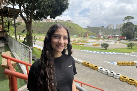 Isabela Paladino, la piloto de 15 años que deslumbra en la F1600