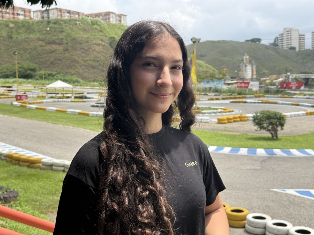 Isabela Paladino, la piloto de 15 años que deslumbra en la F1600