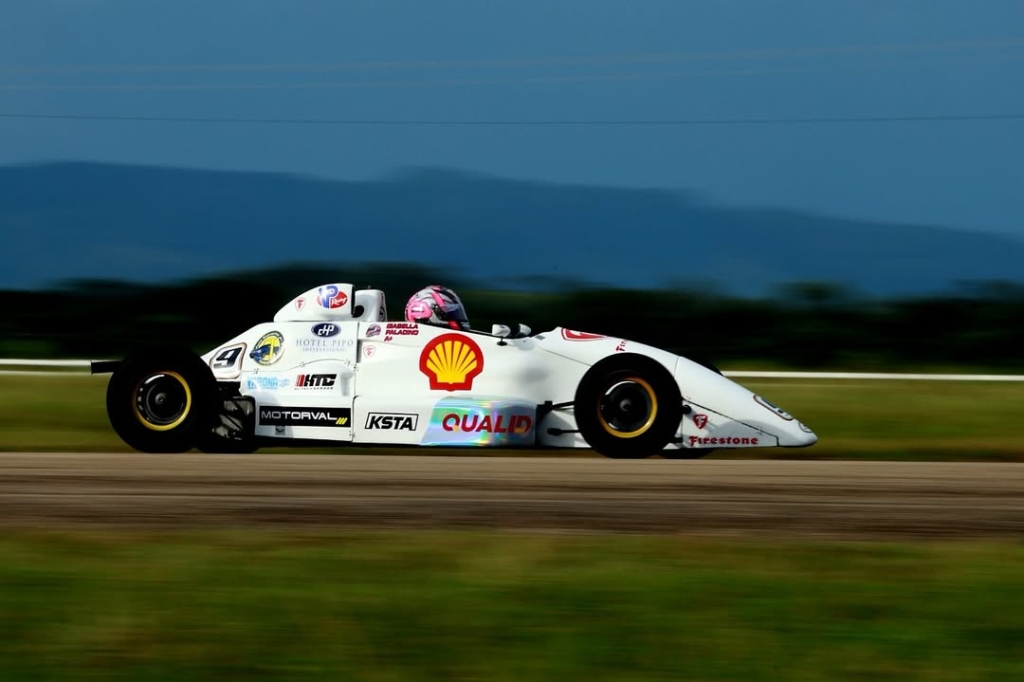 Así es el monoplaza F1600 de Isabela Paladino