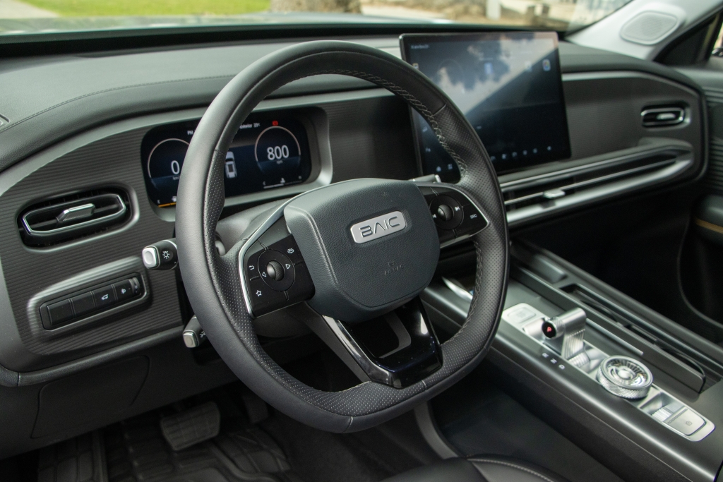 La BAIC BJ30 tiene un precio de $42.900 con todos los gastos incluidos