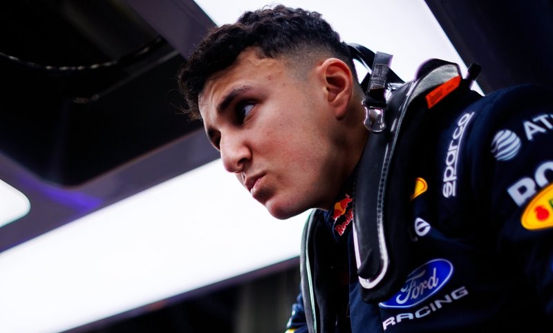 Por su parte, Hadjar se mantiene discreto y con un perfil más bajo. Foto: Red Bull